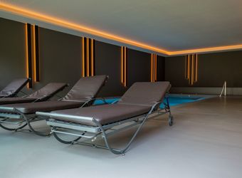 Ferienwohnung mit Pool und Palmen in Meran Südtirol